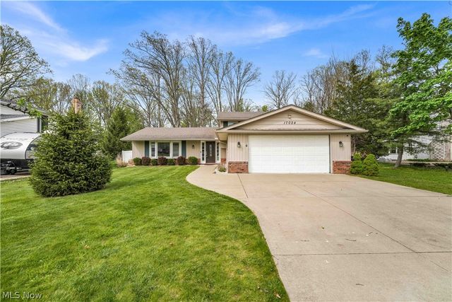 17024 Hunting Meadows Drive, Strongsville, OH 44136