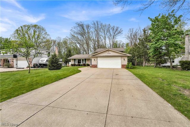 17024 Hunting Meadows Drive, Strongsville, OH 44136