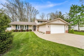 17024 Hunting Meadows Drive, Strongsville, OH 44136