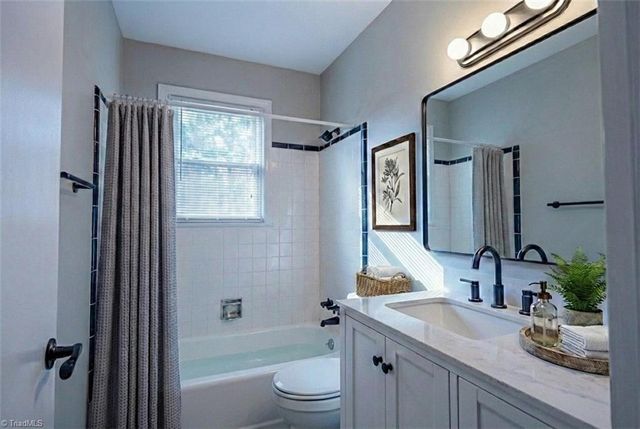 2005 Queens Court, Greensboro, NC 27408