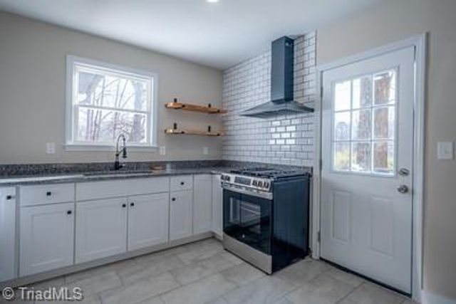 2005 Queens Court, Greensboro, NC 27408