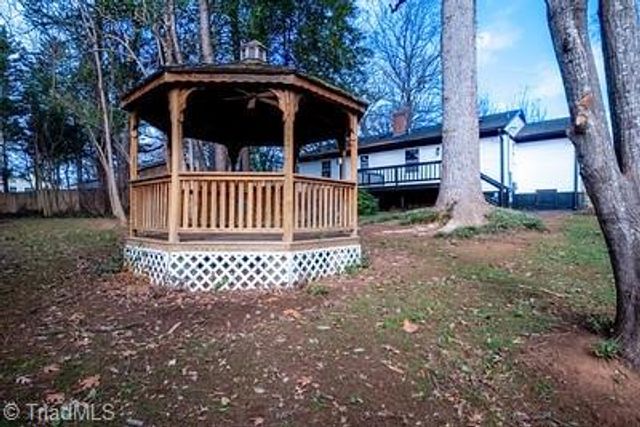 2005 Queens Court, Greensboro, NC 27408