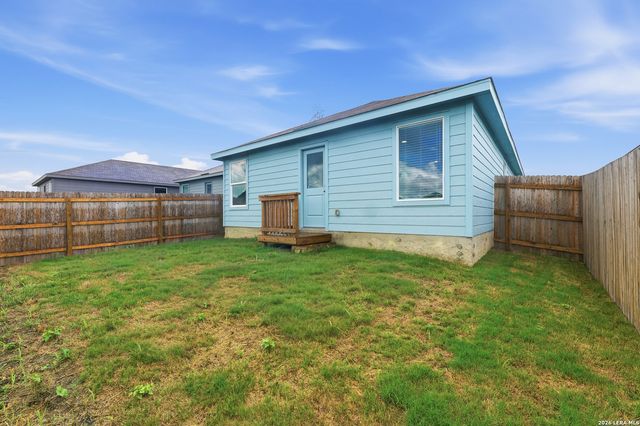 5717 MANGAS CIR, Seguin, TX 78155