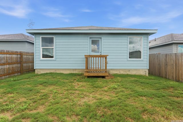 5717 MANGAS CIR, Seguin, TX 78155