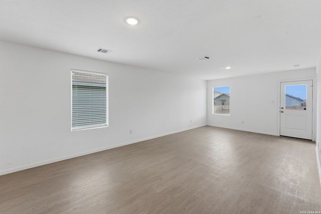 5717 MANGAS CIR, Seguin, TX 78155