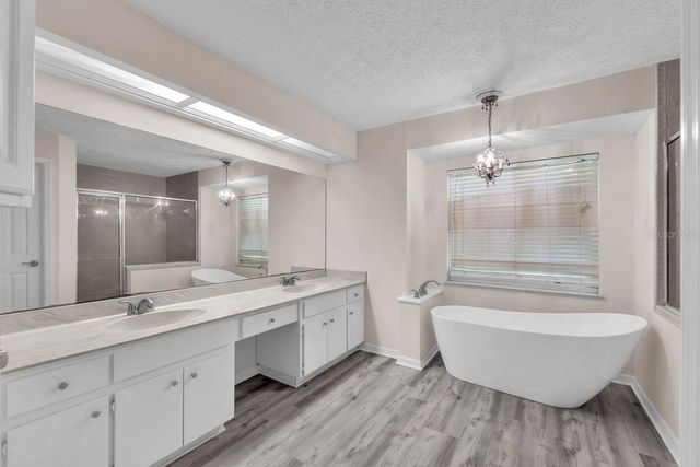 4008 EAGLES NEST DRIVE, Valrico, FL 33596