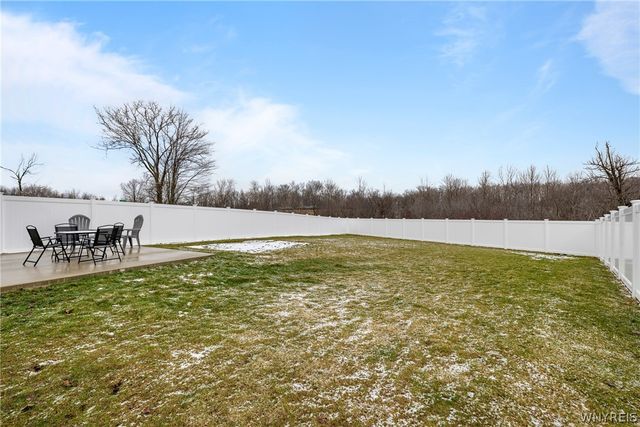 14 Grant Court, West Seneca, NY 14218