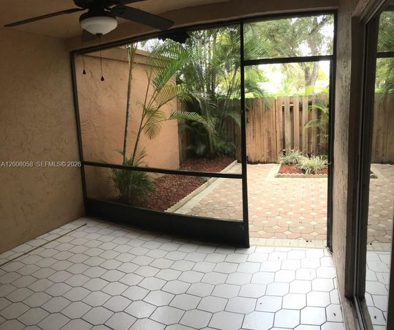 40 Chestnut Cir, Cooper City, FL 33026