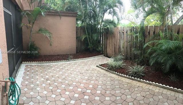 40 Chestnut Cir, Cooper City, FL 33026