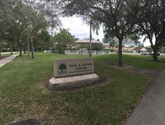 40 Chestnut Cir, Cooper City, FL 33026