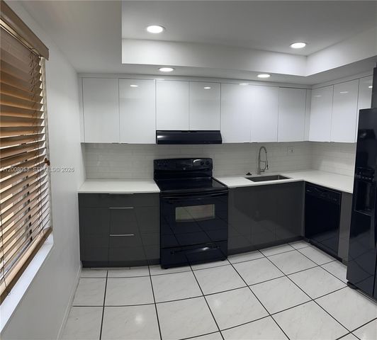 40 Chestnut Cir, Cooper City, FL 33026