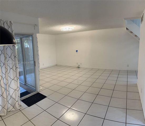 40 Chestnut Cir, Cooper City, FL 33026