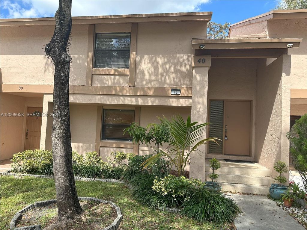 40 Chestnut Cir, Cooper City, FL 33026