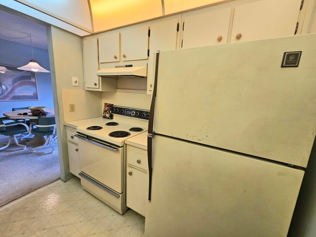 13355 SW 9th Court 304h, Pembroke Pines, FL 33027