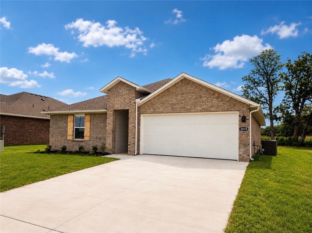 3070 Laredo Lane, Centerton, AR 72736