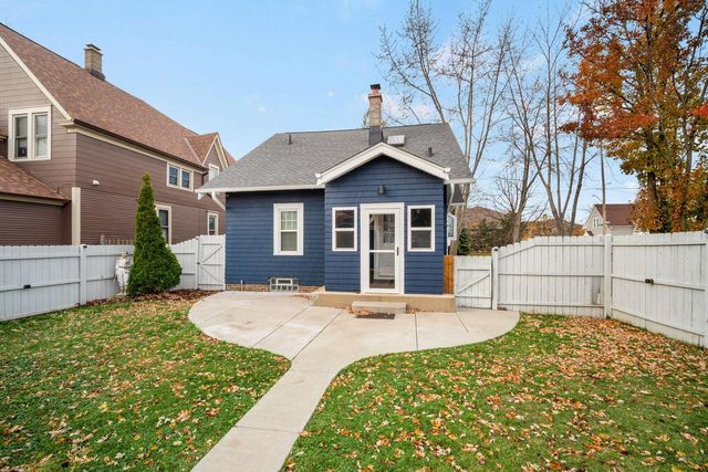 2415 9th AVENUE, South Milwaukee, WI 53172