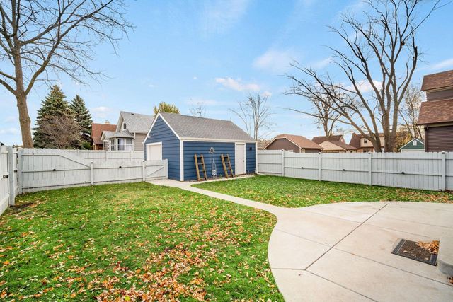 2415 9th AVENUE, South Milwaukee, WI 53172