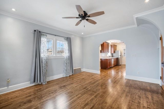 2415 9th AVENUE, South Milwaukee, WI 53172