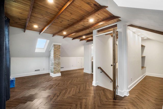 2415 9th AVENUE, South Milwaukee, WI 53172