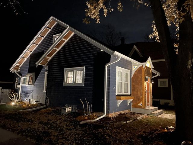 2415 9th AVENUE, South Milwaukee, WI 53172