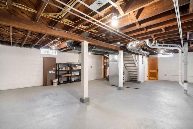 2415 9th AVENUE, South Milwaukee, WI 53172