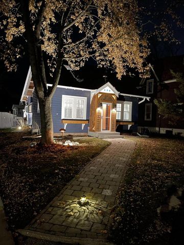 2415 9th AVENUE, South Milwaukee, WI 53172