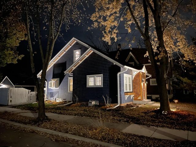 2415 9th AVENUE, South Milwaukee, WI 53172