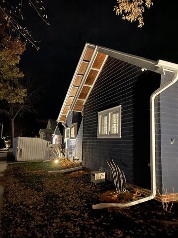 2415 9th AVENUE, South Milwaukee, WI 53172