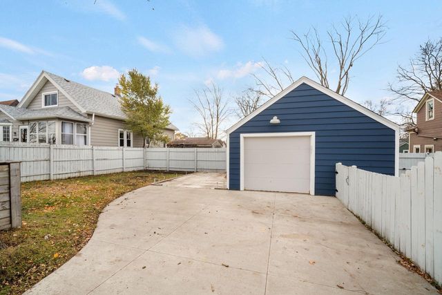 2415 9th AVENUE, South Milwaukee, WI 53172