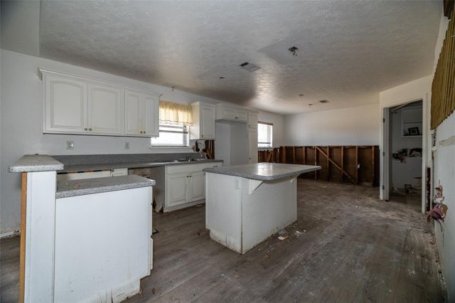 86 County Road 319, Cleveland, TX 77327