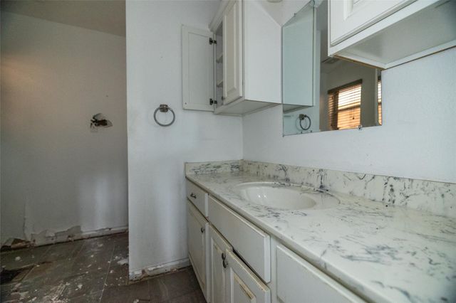 86 County Road 319, Cleveland, TX 77327