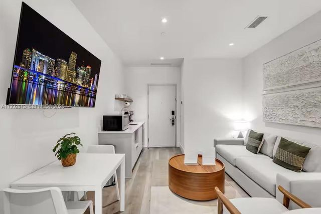 229 SW 9th St 202, Miami, FL 33130