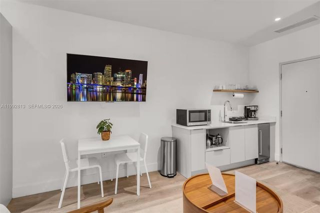 229 SW 9th St 202, Miami, FL 33130