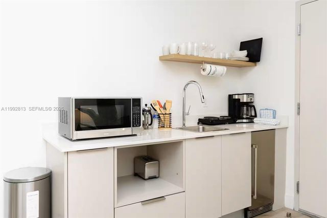 229 SW 9th St 202, Miami, FL 33130