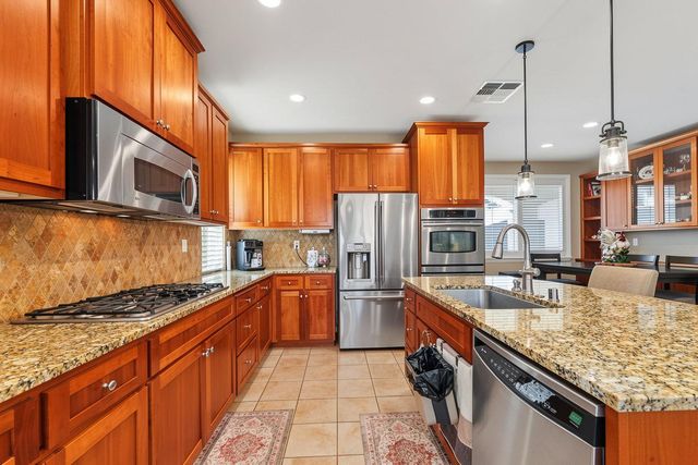 561 Fresian Dr, Oakdale, CA 95361