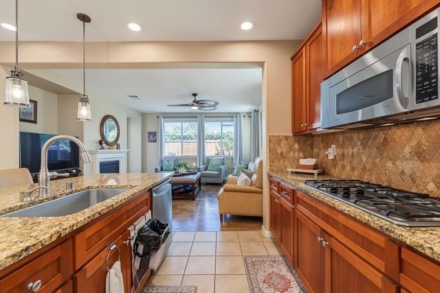 561 Fresian Dr, Oakdale, CA 95361