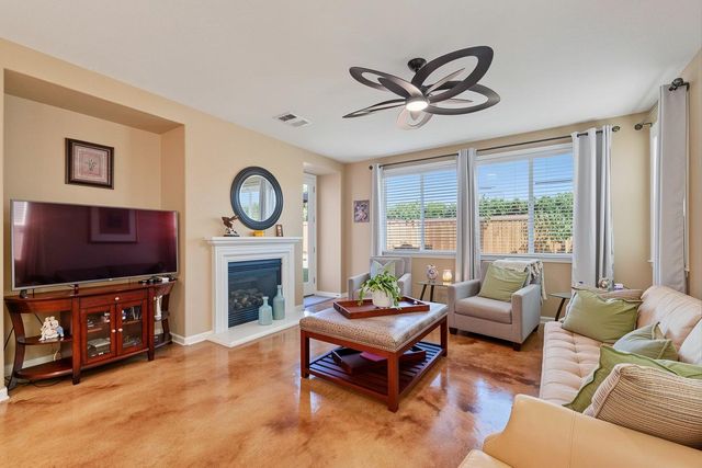 561 Fresian Dr, Oakdale, CA 95361