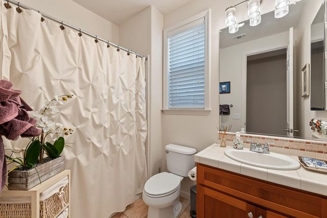 561 Fresian Dr, Oakdale, CA 95361