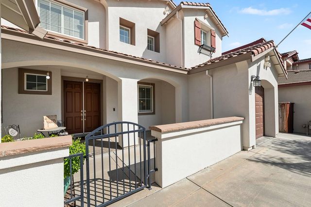 561 Fresian Dr, Oakdale, CA 95361
