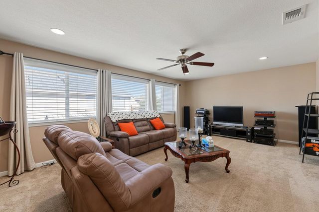 561 Fresian Dr, Oakdale, CA 95361