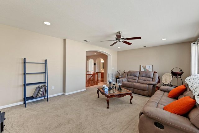 561 Fresian Dr, Oakdale, CA 95361