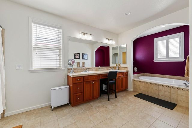 561 Fresian Dr, Oakdale, CA 95361