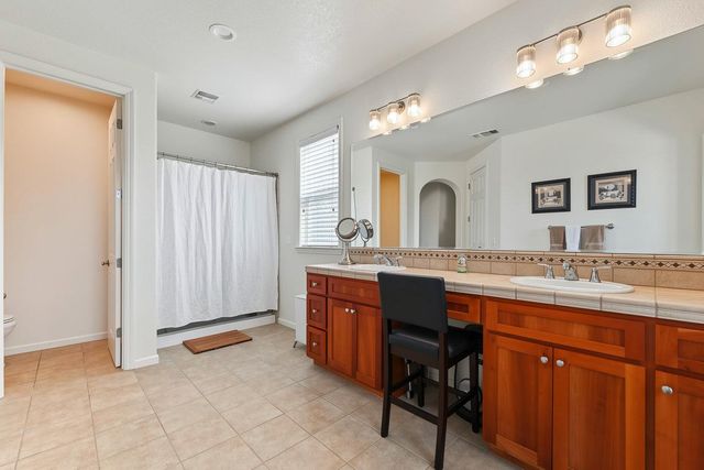 561 Fresian Dr, Oakdale, CA 95361