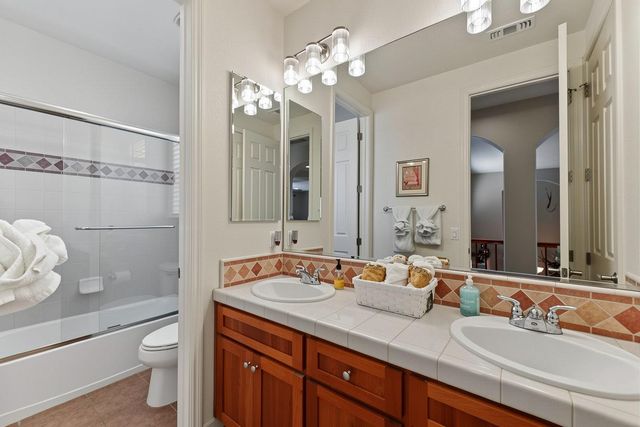 561 Fresian Dr, Oakdale, CA 95361