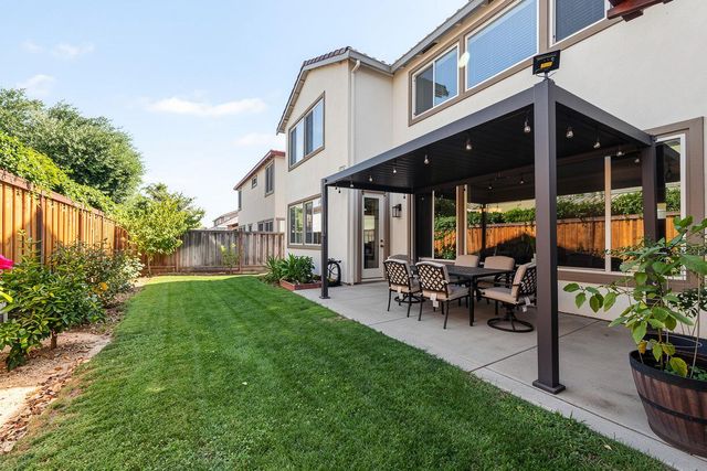 561 Fresian Dr, Oakdale, CA 95361