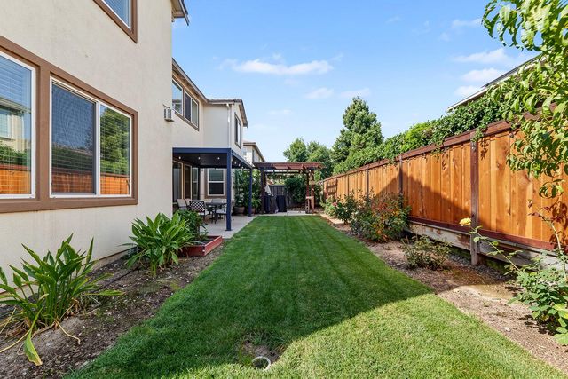 561 Fresian Dr, Oakdale, CA 95361