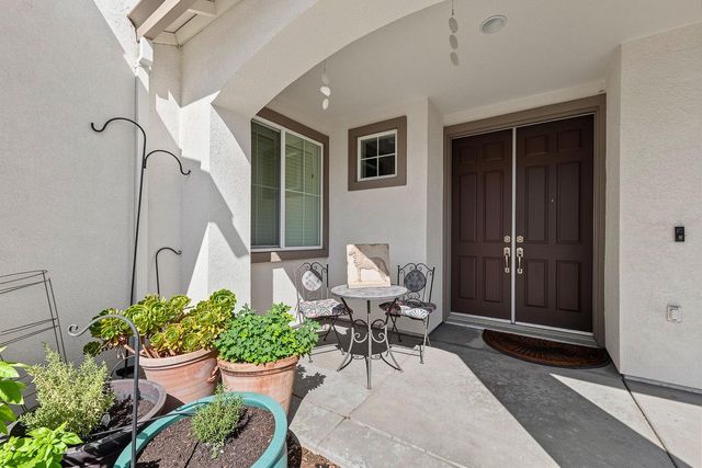 561 Fresian Dr, Oakdale, CA 95361