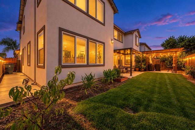 561 Fresian Dr, Oakdale, CA 95361