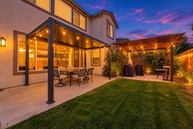 561 Fresian Dr, Oakdale, CA 95361