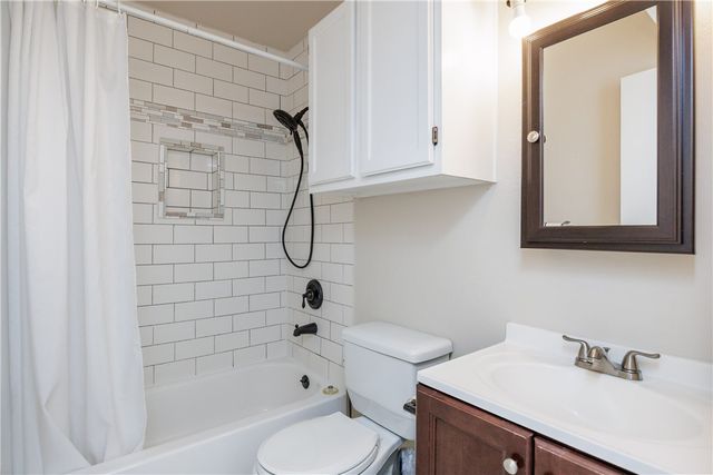 7252 The Mansions Dr D-2, Corpus Christi, TX 78414